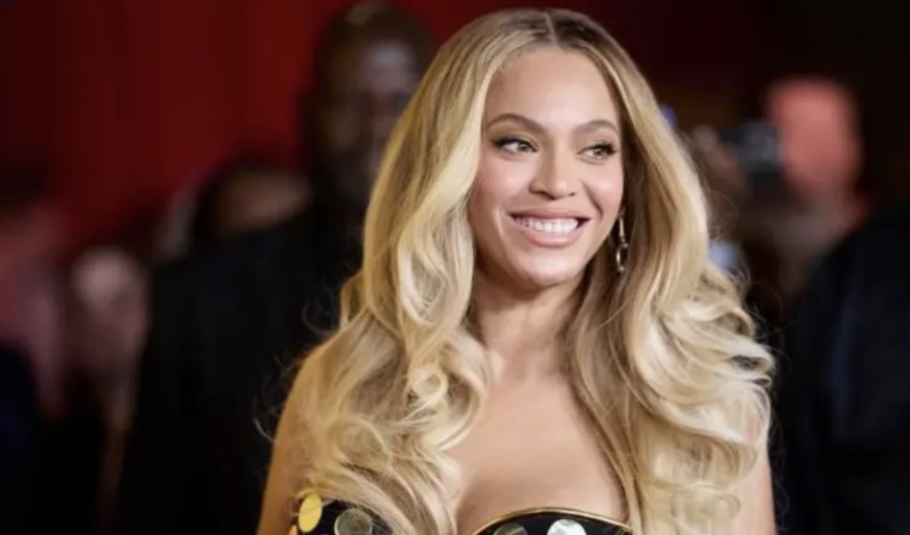 ބިލިއަނަރުންގެ ލިސްޓަށް ބިޔޯންސޭ އަރައިފި