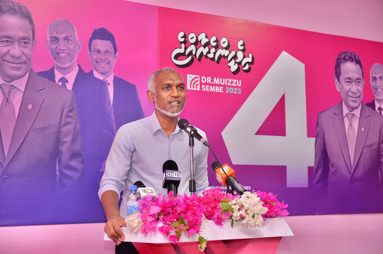 ފުލުހުންނާއި ސިފައިންގެ މުސާރަ ދެގުނަ ބޮޑު ކުރާނަން: މުޢިއްޒު