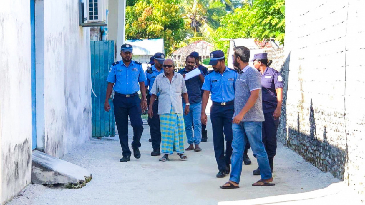 ކާފަ ދަރިފުޅާ ބެހިގެން ޖަލަށްލާފައި ހުރި ދިވެއްސަކު މަރުވެއްޖެ