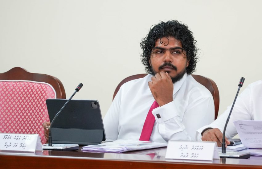 މިނިވަންކަން ކޮމްޕްރޮމައިޒް ނުކޮށް ރައީސް ހުރިހާ ގައުމަކާ ގުޅުންބަދަހި ކުރައްވާނެ: އަޒާން