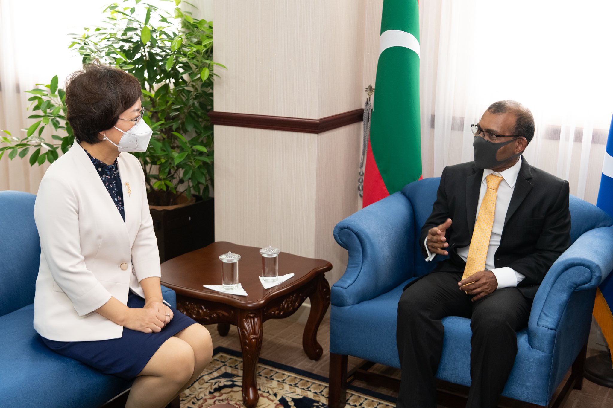 ޗައިނާ ސަފީރު މަޖިލީހުގެ ރައީސާ ބައްދަލުކުރައްވައިފި