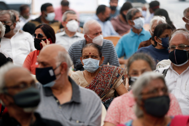 އިންޑިއާގައި ކޮވިޑް ކޭސްތައް ގިނަވެ ބޮޑުސަރަހައްދެއް ލޮކްޑައުންކޮށްފި