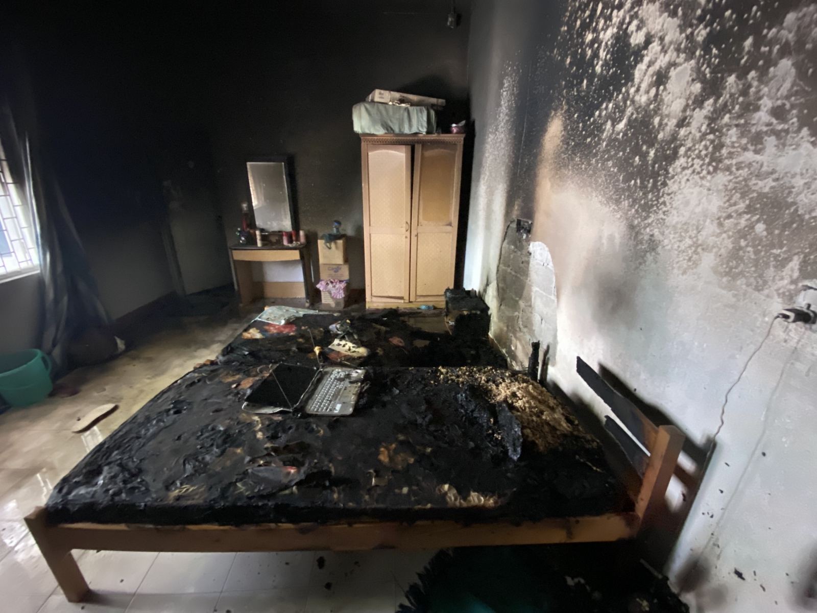 ފުވައްމުލަކު ގެއެއްގައި އަލިފާނުގެ ހާދިސާއެއް ހިނގައި ބޮޑެތި ގެއްލުންތަކެއް ވެއްޖެ