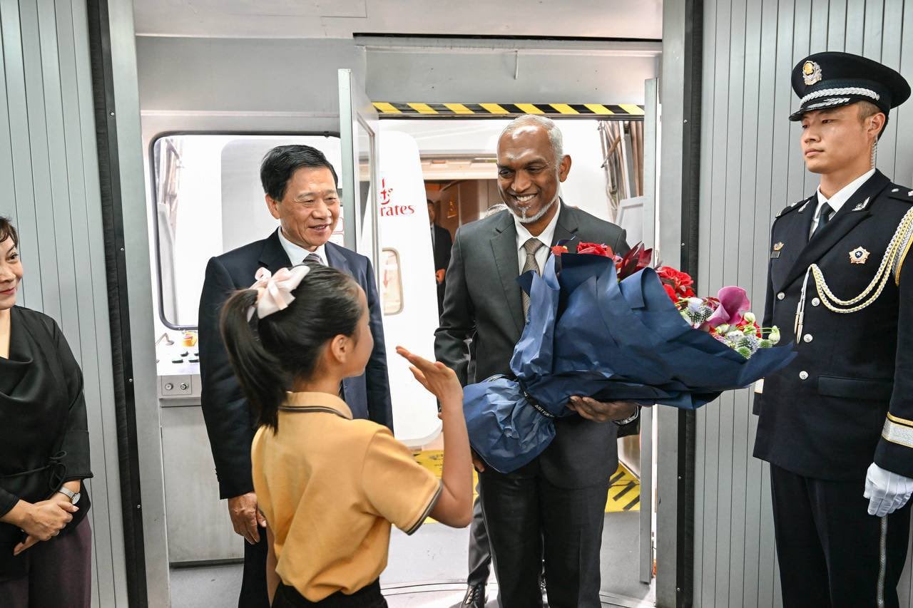 ރައީސް މުޢިއްޒު ޗައިނާއަށް ވަޑައިގަތުމުން ހޫނު މަރުހަބާ އެއް