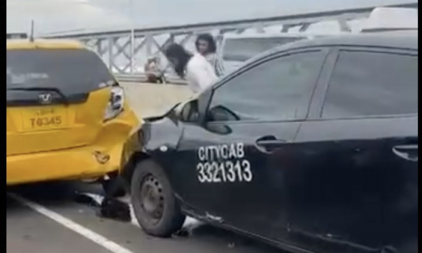 ހުޅުމާލޭ ހައިވޭގައި 4 ކާރެއް ޖެހި ނުރައްކާތެރި އެކްސިޑެންޓެއް