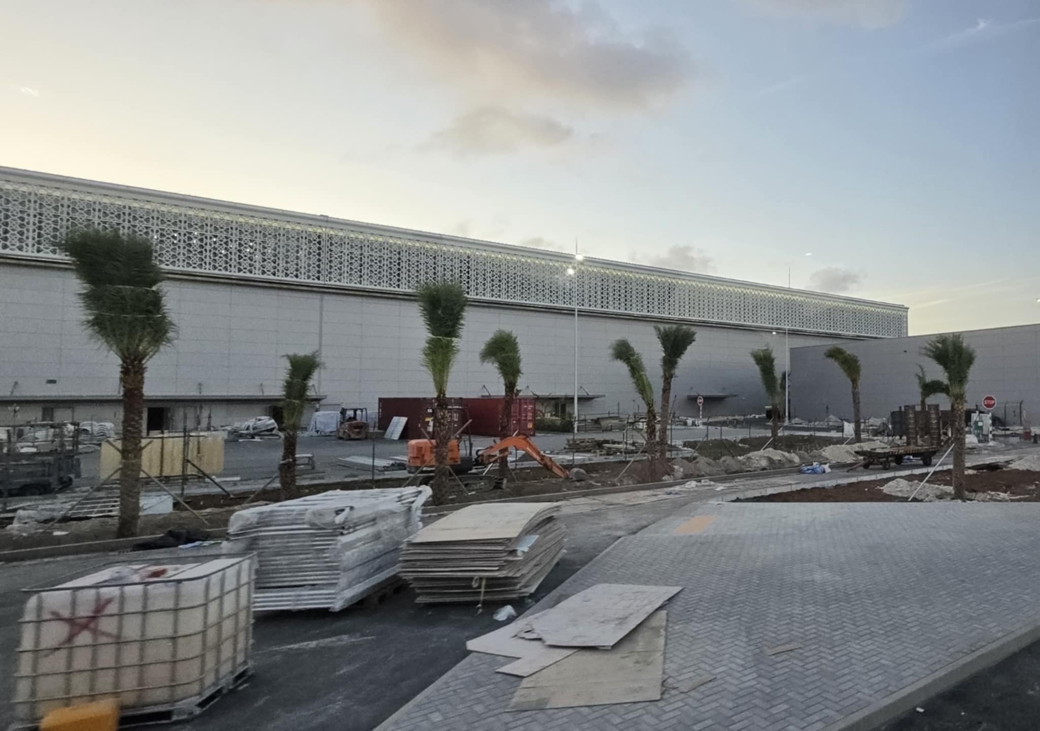 ދިވެހިރާއްޖެ އަރަބިކަރައިގެ ސަހަރާއަކަށް ހަދައި ގައުމުގެ މޫނުމަތީގައި ހުސް ކަދުރުރުއް