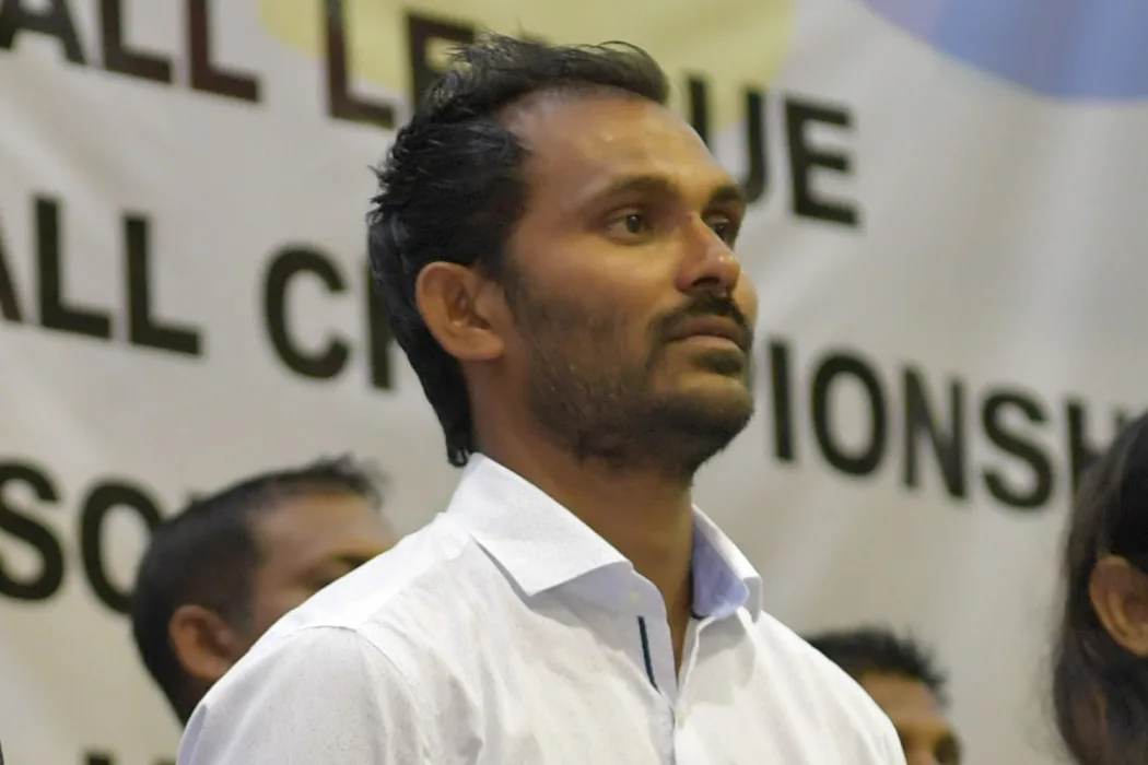 އައްސަދަށް ފިޔަވަޅުއަޅަން އެދުމުން މައްސަލަ ބޭރުކޮށްލައިފި