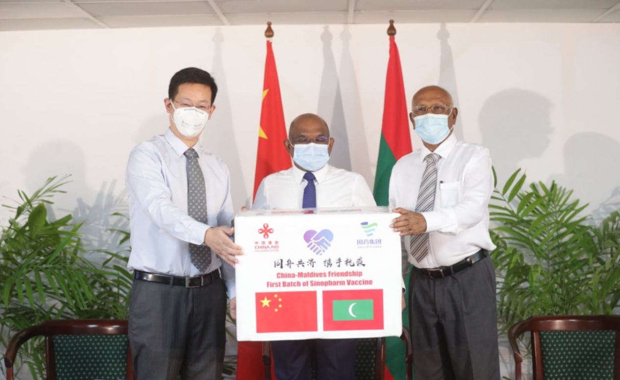 ޗައިނާއިން ހަދިޔާކުރި 2 ލައްކަ ޑޯޒް ވެކްސިން ރަސްމީކޮށް ހަވާލުކޮށްފި