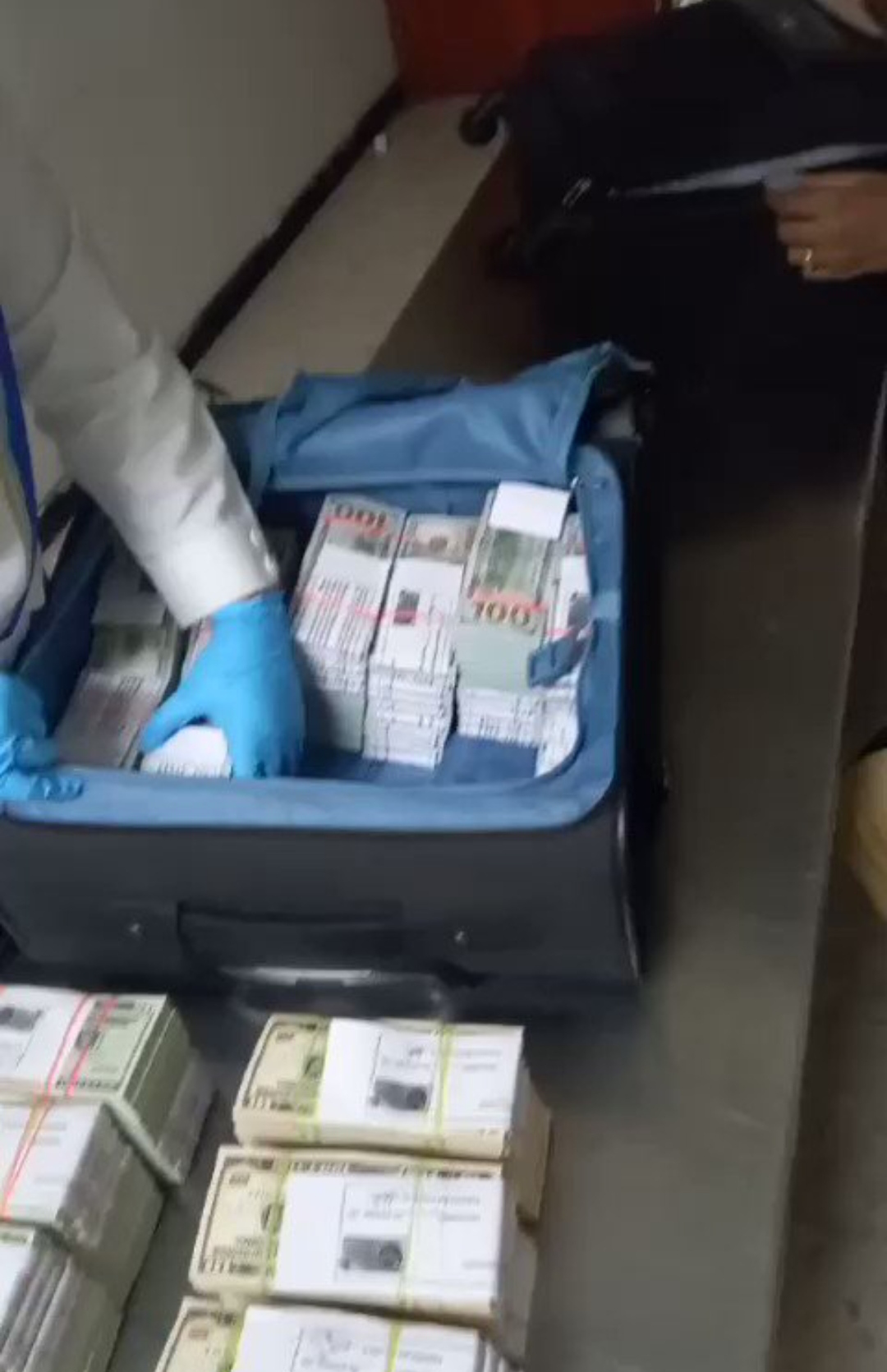 ކަސްޓަމުން ކްލިއަރކުރީ ގަވާއިދާއި އެއްގޮތަށް ބޭންކަކުން އެތެރެކުރި ޑޮލަރުތަކެއް