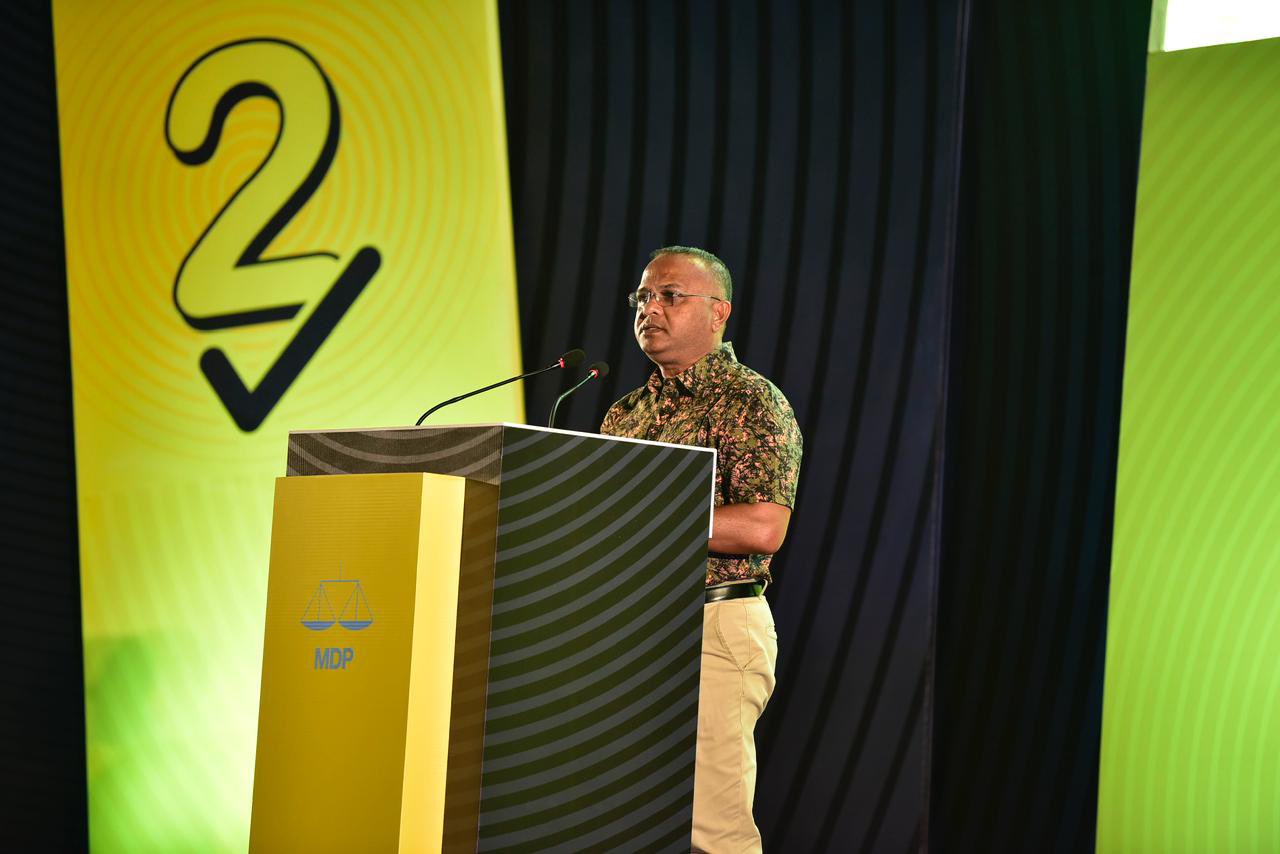 ރައީސް ނަޝީދުގެ ވެރިކަމުގައި މާލޭ ރައްޔިތުންނަށް ދިނީ 250 ގޯތި: އަނދުން ޙުސައިން