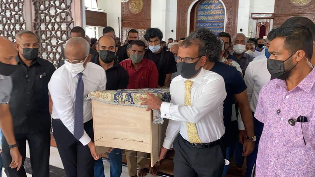 ކަށު ނަމާދަށްފަހު ހުސައިން ވަހީދުގެ ސަންދޯއް މިސްކިތުން ނެރުނީ ދެ ރައީސުން!