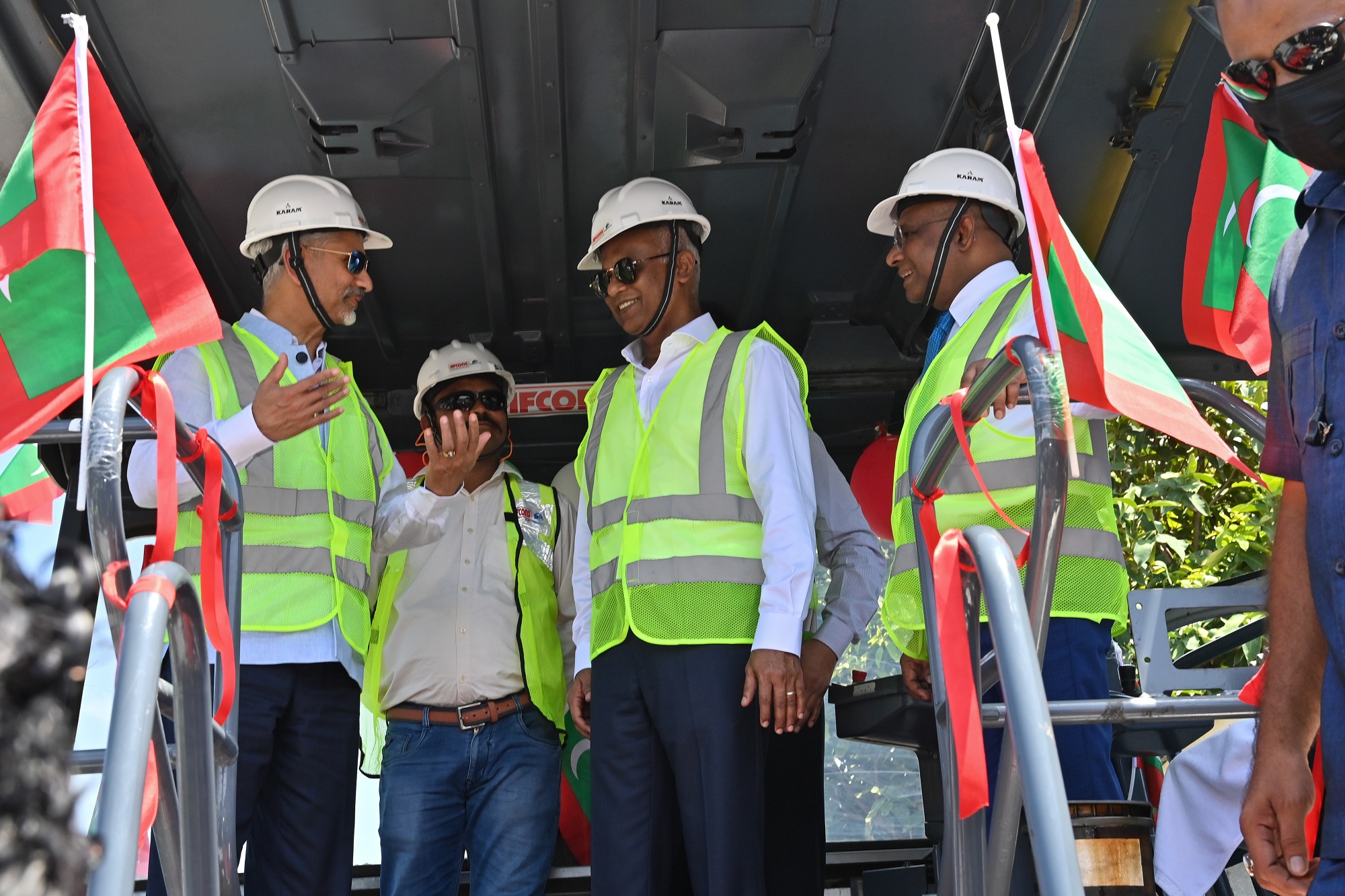 އައްޑޫ ރައްޔިތުންގެ އުއްމީދާއި ގުޅިގައިވާ ދެ މަޝްރޫއެއް ފެއްޓެވުމަށް ރައީސް ވަޑައިގަންނަވަނީ