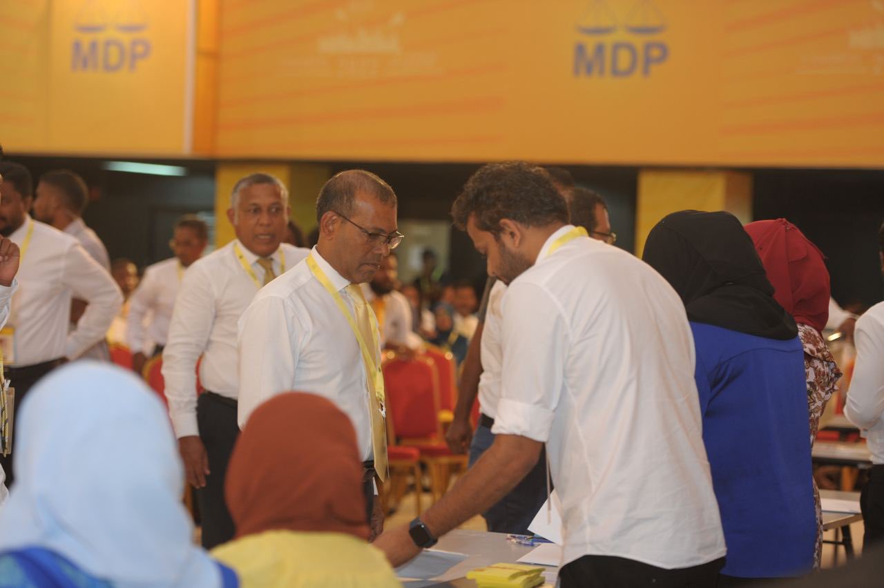 ފަހުވަގުތު ރައީސް ނަޝީދުގެ ގަރާރު ހުށަހަނާޅަން ނިންމައިފި