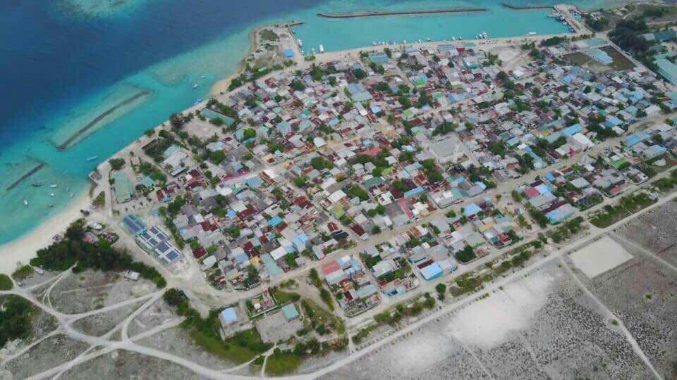 ޅ. ހިންނަވަރުގައި ވޮލީ ކުޅެން ހުރި ޒުވާނަކު ކުއްލިގޮތަކަށް ނިޔާވެއްޖެ