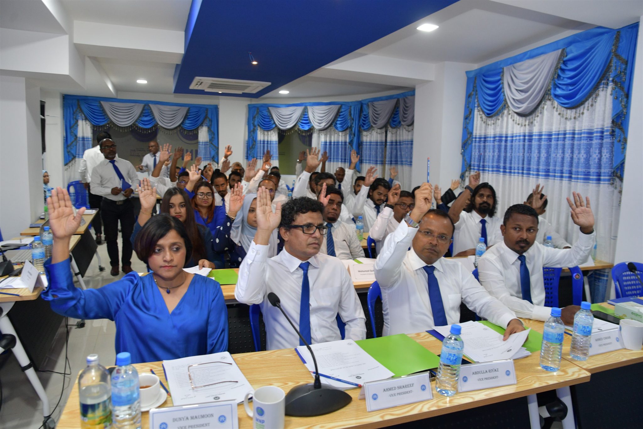 ރިޔާސީ އިންތިހާބުގެ ޕްރައިމަރީ ކުރިއަށް ގެންދާނެ ގޮތުގެ އުޞޫލު އެމްއެންޕީން ފާސްކޮށްފި