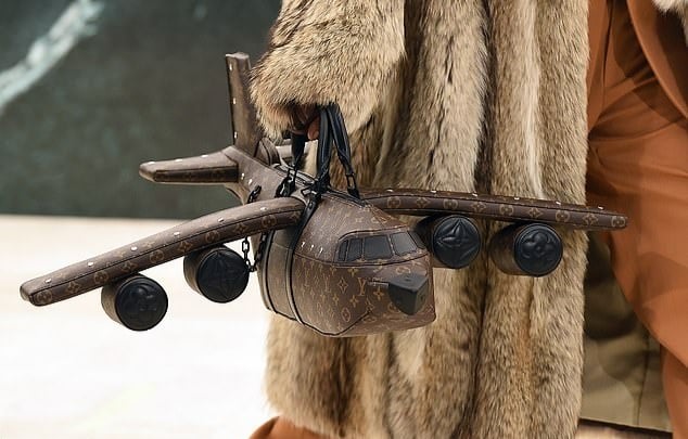 މަތިންދާ ބޯޓެއް ސިފަވާ 39،000 ޑޮލަރުގެ އަތް ދަބަހެއް