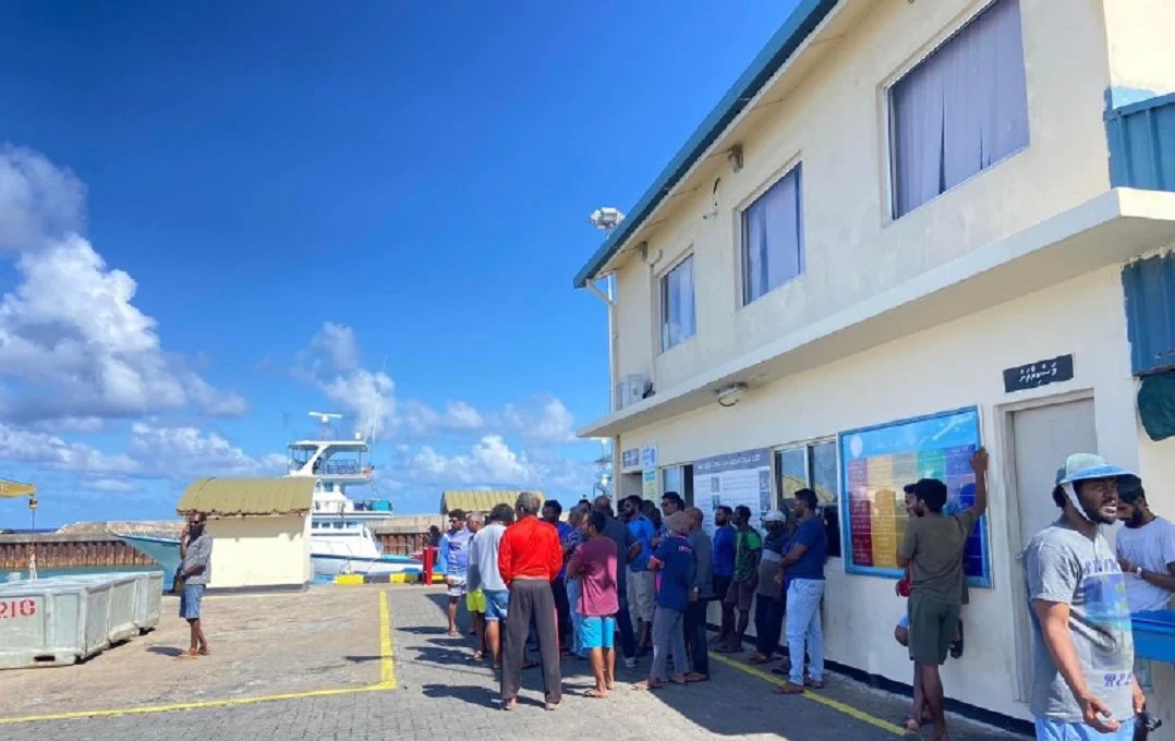 ކޫއްޑޫ މަސް ފެކްޓަރީގެ ފުރާޅުމަތިން ވެއްޓިގެން ފަރުވާދެމުންދިޔަ މީހާ މަރުވެއްޖެ