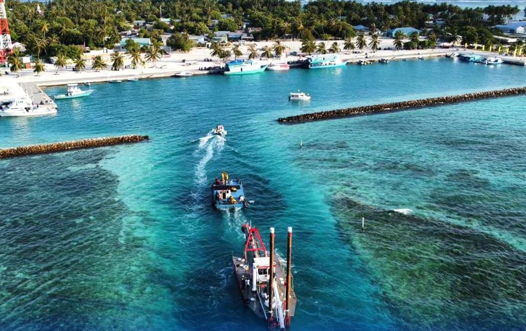 އަލިފުށީގައި އެއަރޕޯޓް އަޅަން ބިން ހިއްކާ ސާމާނު ގެންގޮސްފި