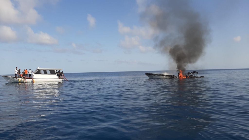 ކޮއްދިއްޕަރު ރިސޯޓް ކައިރީގައި އޮތް ލޯންޗެއްގައި އަލިފާން ރޯވެއްޖެ