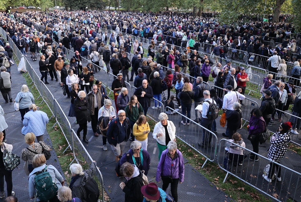 ރާނީގެ ސަންދޯއް ބަލަން ބޭނުންނަމަ 24 ގަޑިއެއްހާއިރު ކިޔޫގައި މަޑުކުރަންޖެހޭ!