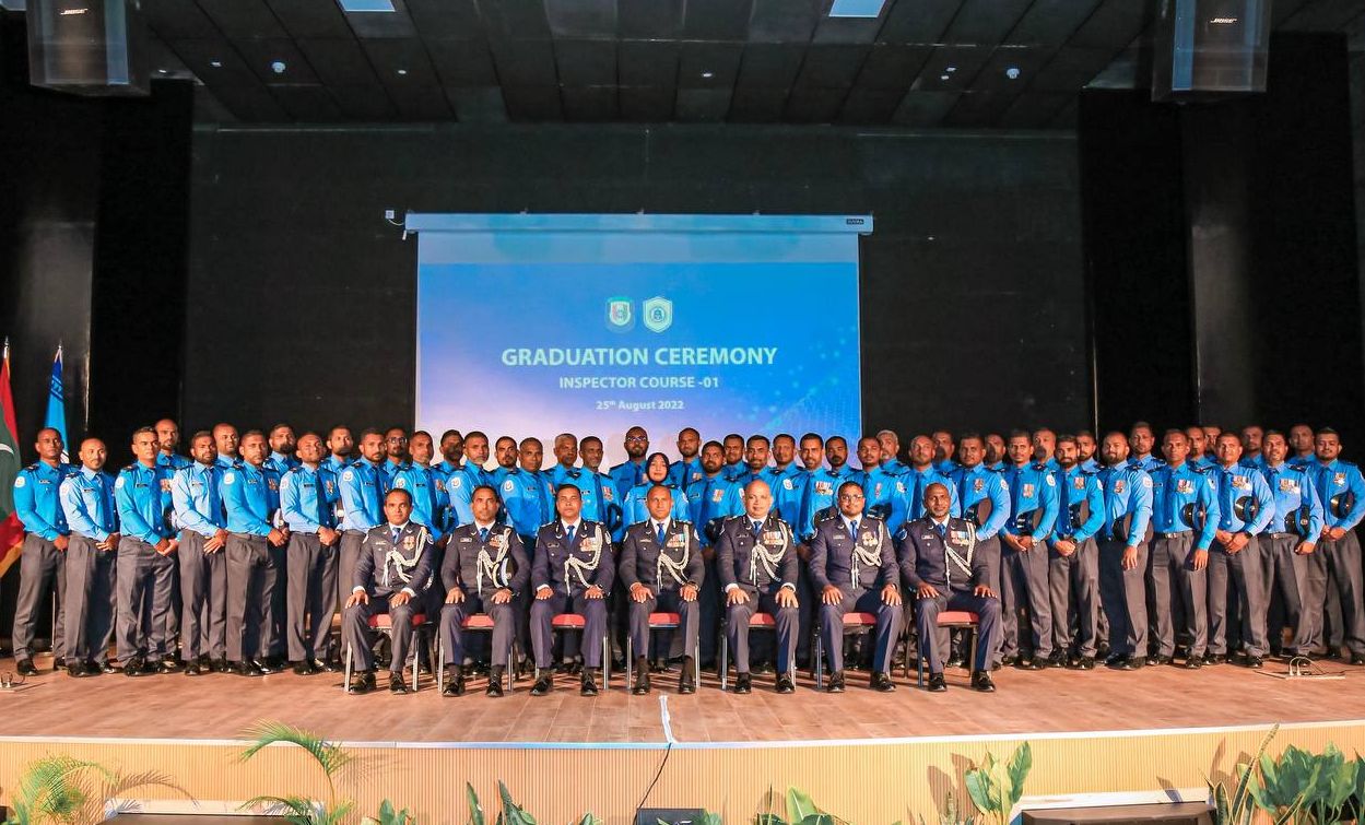 އައްޑޫ ޕޮލިސް އެކެޑަމީގައި ހިންގި ފުރަތަމަ އިންސްޕެކްޓަރ ކޯސް ނިންމާލައިފި