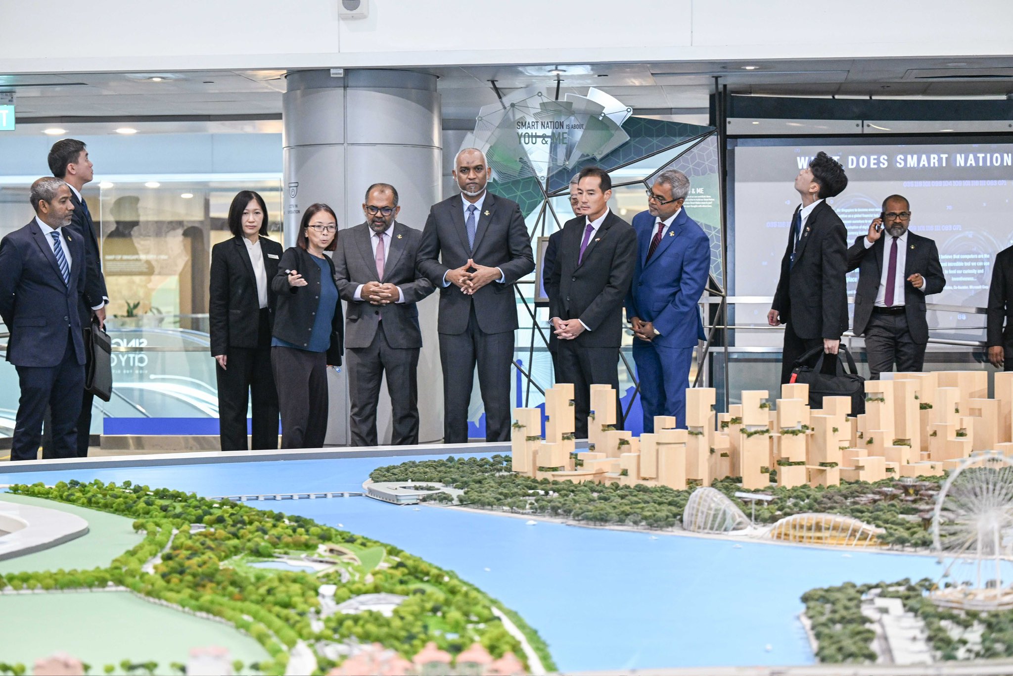 ސިންގަޕޫރުގެ އާބަން ރީޑިވެލޮޕްމެންޓް އޮތޯރިޓީއަށް ރައީސް ޒިޔާރަތް ކުރައްވައިފި