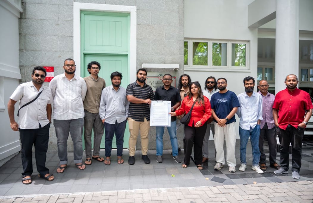 މީޑިއާ ބިލު ބޭރުކުރަން ގޮވާލައި 150 އަށްވުރެ ގިނަ ނޫސްވެރިންގެ ސޮޔާއެކު ޕެޓިޝަނެއް