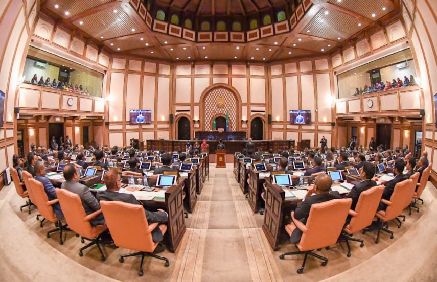 މުއައްސަސާތަކުގެ ވެރިންނާއި އާއިލާގެ މެމްބަރުން މާލީ ބަޔާން ހުށަހަޅަން ޖެހޭ ގޮތަށް ފާސްކޮށްފި