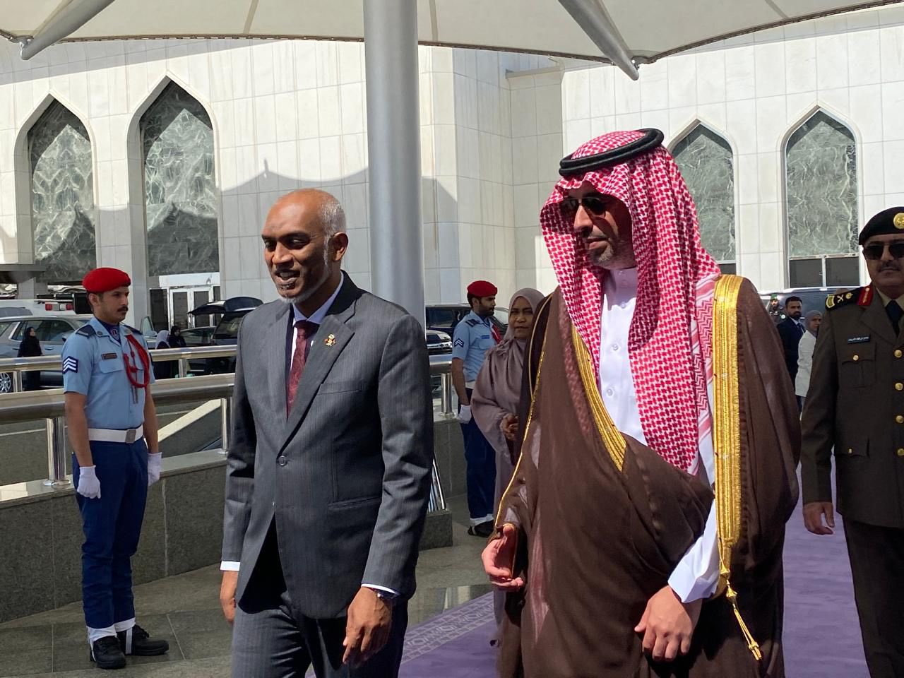 ހައްޖުގެ އަޅުކަމަށްފަހު ރައީސްގެ ދެކަނބަލުން ފުރާވަޑައިގެންފި