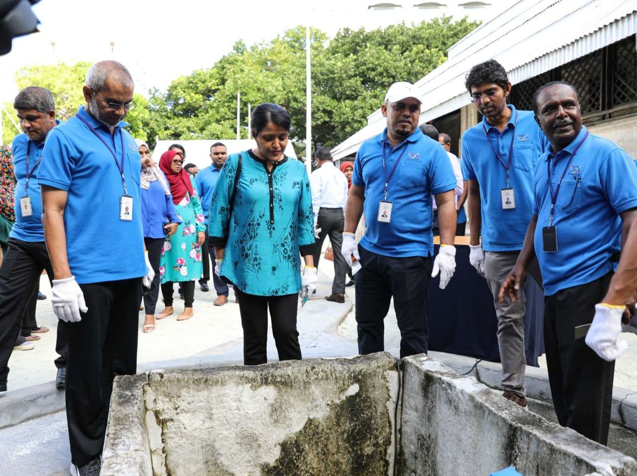 ހުކުރު މިސްކިތުގެ މުންނާރާއި ފެންވަޅު ސާފު ކުރުމުގެ މަސައްކަތް ސްޓެލްކޯއިން ފަށައިފި