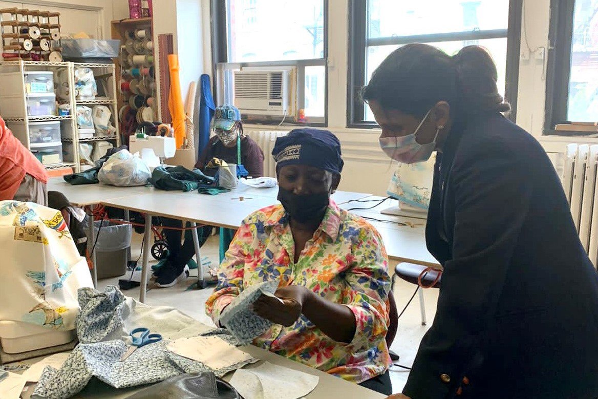 އުމުރުން ދުވަސްވީ މީހުންނަށް ހާއްސަ ޕްރޮގްރާމް ހިންގާ މަރުކަޒަށް ފަޒްނާ ޒިޔާރަތްކުރައްވައިފި