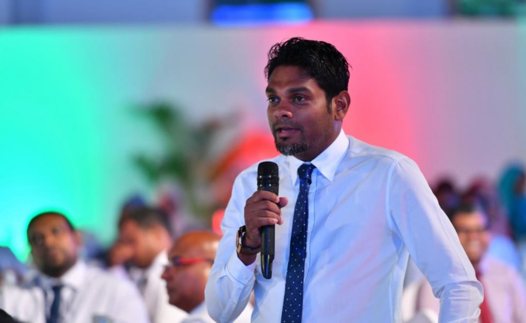 ޑިމޮކްރެޓްސް ޕާޓީގެ ރައީސްކަމަށް އަމްރު ވާދަކުރައްވަނީ