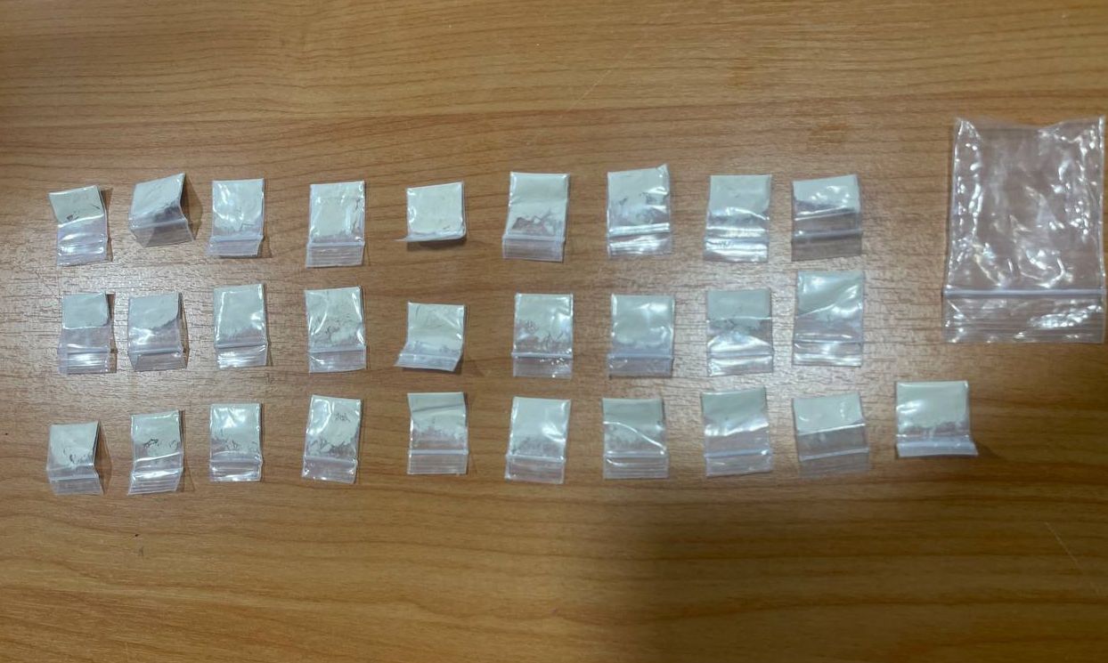 ހުޅުމާލޭން 4.60 ގުރާމުގެ މަސްތުވާތަކެތި ހޯދައި ފުލުހުންގެ ބެލުމުގެ ދަށަށް ގެންގޮސްފި