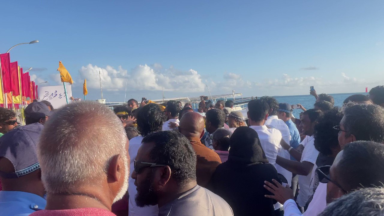 ގުރައިދޫގައި ޕީޕީއެމާއި އެމްޑީޕީ ސަޕޯޓަރުން މާރާމާރީ ހިންގައި ދެ މީހެއްގެ ބޯ ފަޅާލައިފި