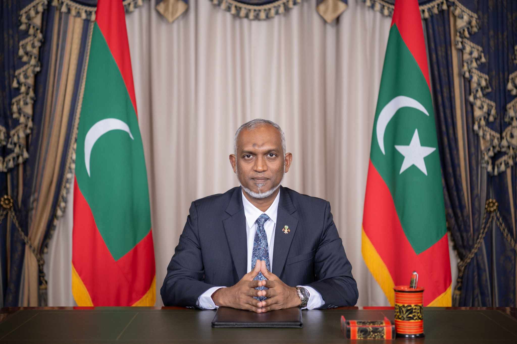 ރައީސީ ދަތުރުކުރެއްވި ހެލިކޮޕްޓަރ ވެއްޓުން: ރައީސް މުއިއްޒުގެ ހެޔޮދުއާ ރައީސީއާއި ވަފުދާއިއެކު