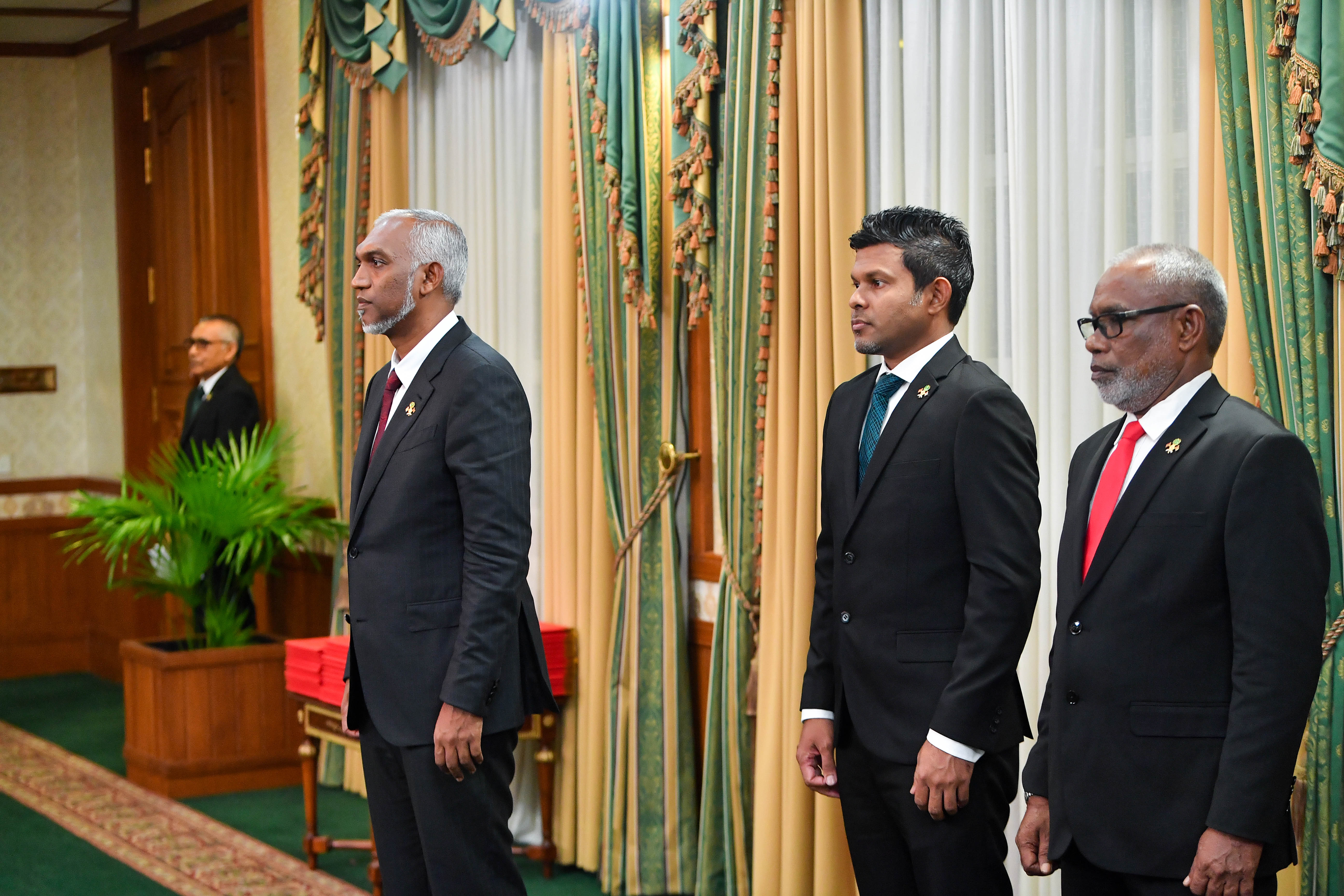 ރައީސާއި ނާއިބް ރައީސާއެކު ވަޒީރުންގެ މުސާރަ ބޮޑުކުރަން ކޮމެޓީން ފާސްކޮށްފި