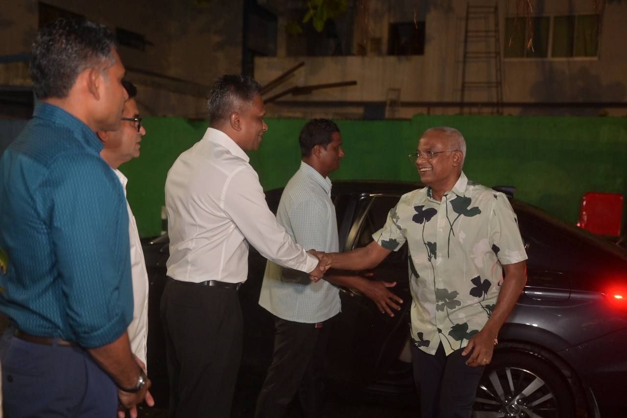 މޭޔަރު އިންތިހާބު: ބޮޑު ތަފާތަކުން އިންތިޚާބު ކާމިޔާބުކުރެއްވީ އާޒިމް