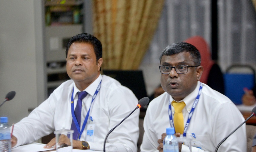 ފެނަކައިން ކަނޑާލި މުވައްޒިފަކަށް އަލުންވަޒީފާދޭން ޝަރުތަކަށް، ޑީއެމްޑީއަށް "ވަގަށް ގޮވުން"