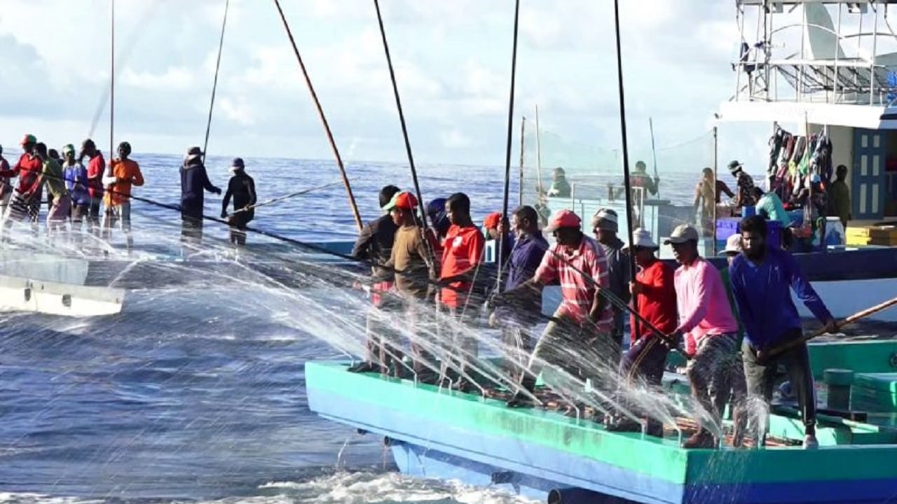 ކަނޑުމަތިން ދިވެހި މަސްދޯންޏެއް ހައިޖެކް ކޮށްފި