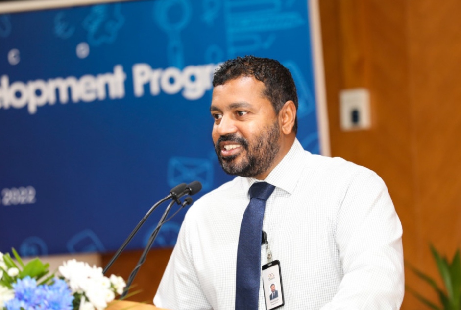 ރައީސަށް ވަގަށް ގޮވައި ޓްވީޓްކުރި މައްސަލައިގައި މުޣުނީ މަގާމުން ވަކިކޮށްފި