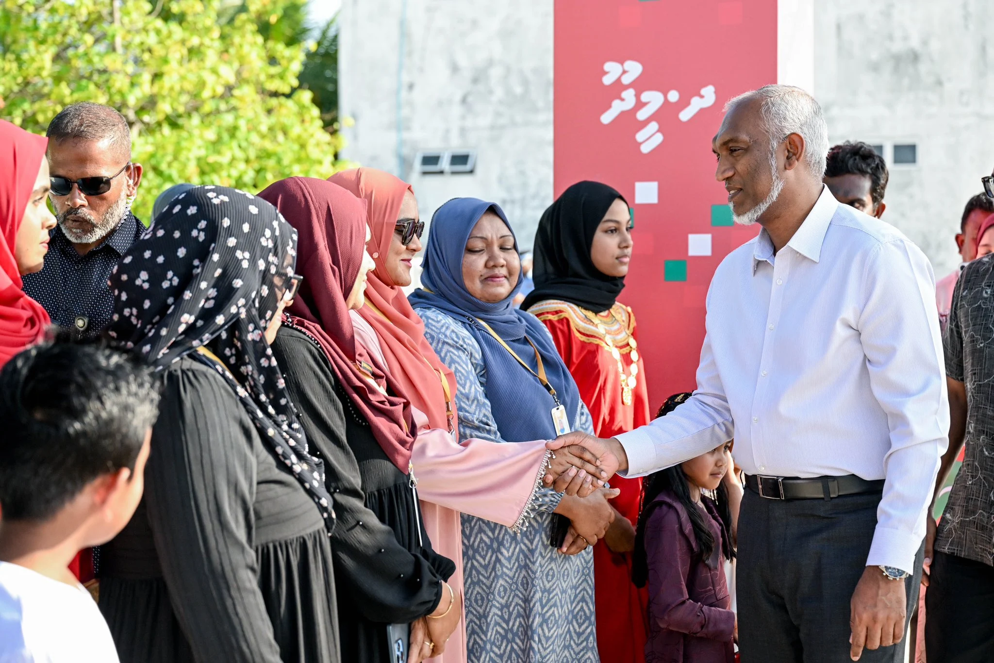 ދުޅަހެޔޮ އާއިލާއެއް ބިނާކުރުމަށް ބޭނުންވާނޭ އެހީ ފޯރުކޮށްދޭން މަސައްކަތް ކުރާނަން: ރައީސް
