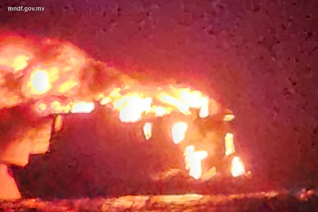 ރަސްގެތީމަށް ދަތުރުކުރި ދޯންޏެއްގެ އިންޖީނުގައި ރޯވެގެން އަނދަނީ