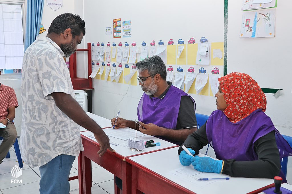 މާރަންދޫ ކައުންސިލް ބައި-އިލެކްޝަންގެ ވޯޓުލުން ކުރިޔަށް