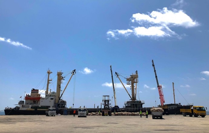 ތިން މަސް ތެރޭގައި އައްޑޫ ޕޯޓުން ބަންކަރިންގެ ހިދުމަތް ފަށަނީ