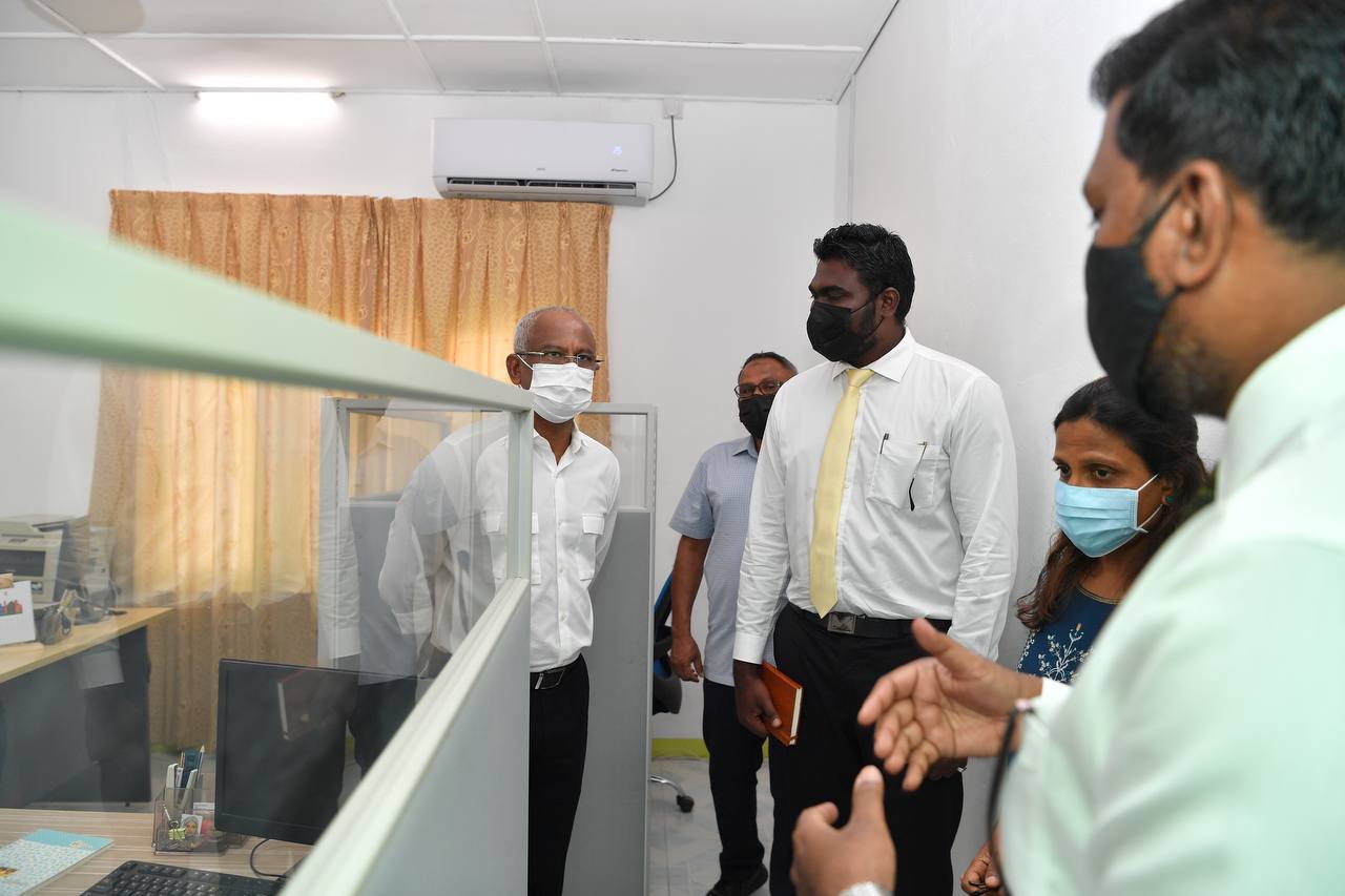 ރައީސްގެ ދެކަނބަލުން ކުމުންދޫ ޞިއްޙީ މަރުކަޒަށާއި ސްކޫލަށް