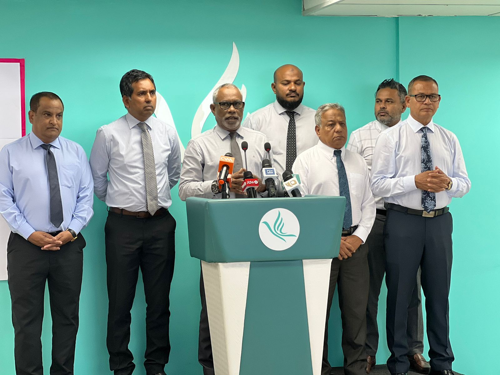 މިއީ ބަލިކަށި ސަރުކާރެއް ކަމަށް ބަލައި ސަރުކާރު ހުއްޓުވޭނެ ކަމަށް ހިތަށް ވެސް ނާރުވާތި: އަދުރޭ