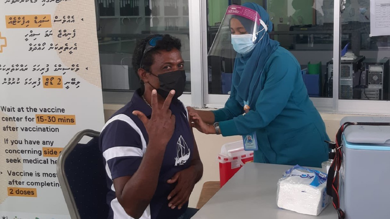 މާލޭގައި ފައިޒާ ވެކްސިން ދޭން ފަށައިފި