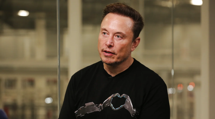 ޓިކްޓޮކް ގަންނަން އުޅޭ ވާހަކަ އީލޯން މަސްކު ދޮގުކޮށްފި