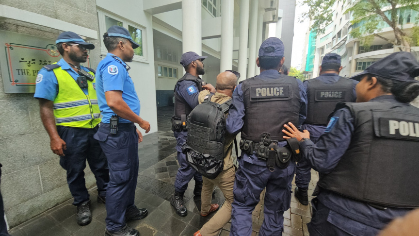 ނޫސްވެރިންގެ މުޒާހަރާ: އެއްވެސް ނޫސްވެރިއަކު ހައްޔަރެއް ނުކުރަން: ފުލުހުން