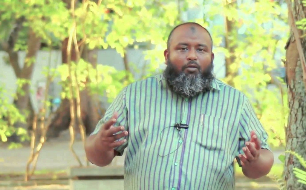 ގައުމުތަކަށް ކަނޑައަޅާފައި ތިއްބަވާ ޑިޕްލޮމެޓުންގެ ބަހުރުވަޔާއިމެދު އިޔާޒް ސުވާލު އުފައްދަވައިފި